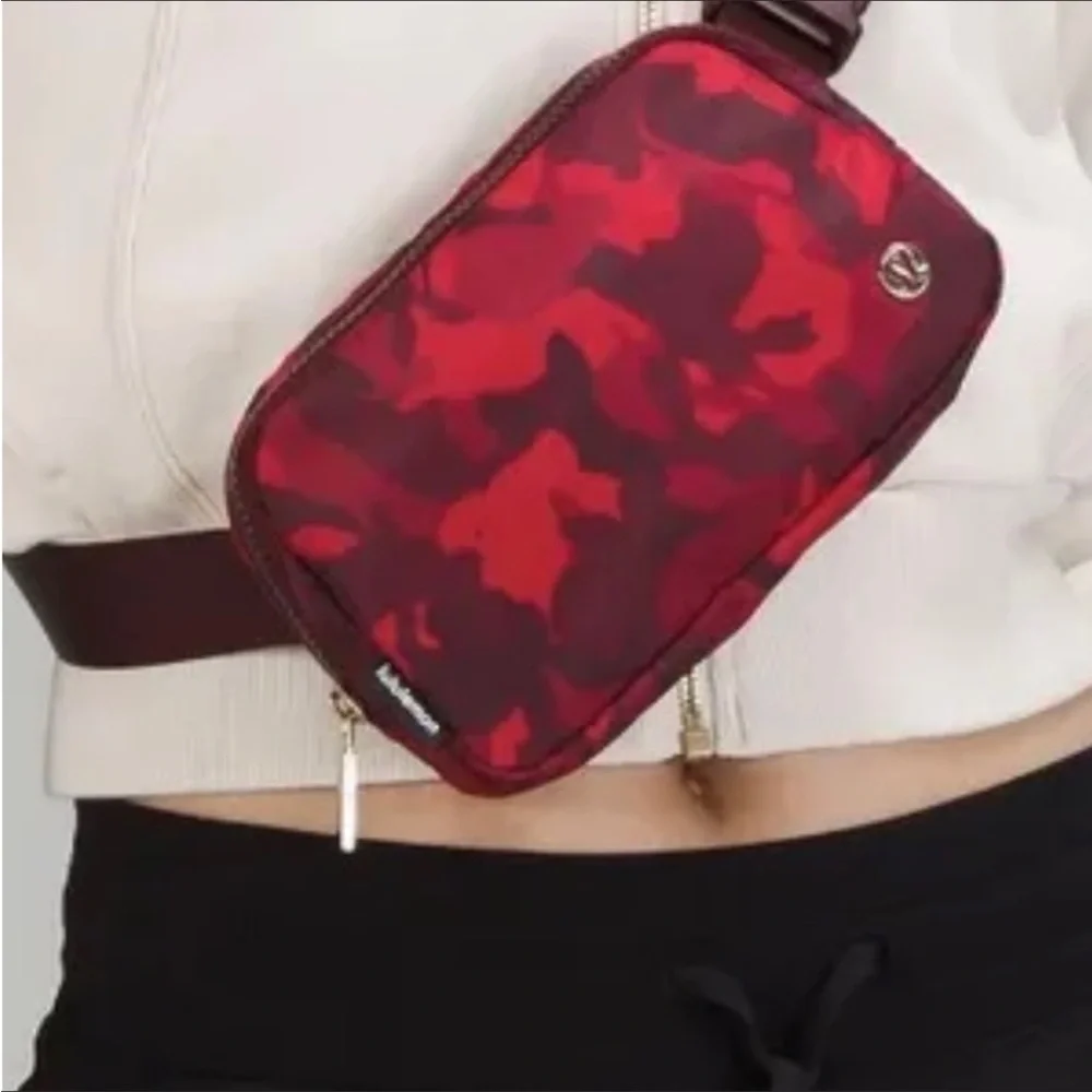 ‼️RARE‼️LULULEMON RARE EXCLUSIVE LUNAR NEW YEAR BUNNY BELT BAG 1L - Picture 4 of 9
